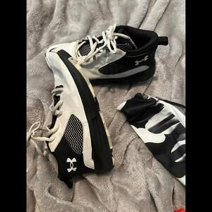 UA boys kids youth 5 shoes